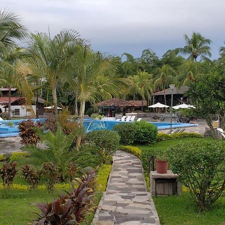 Hotel Puerto Palmeras Tarapoto Resort Exterior photo
