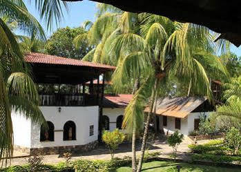 Hotel Puerto Palmeras Tarapoto Resort Exterior photo