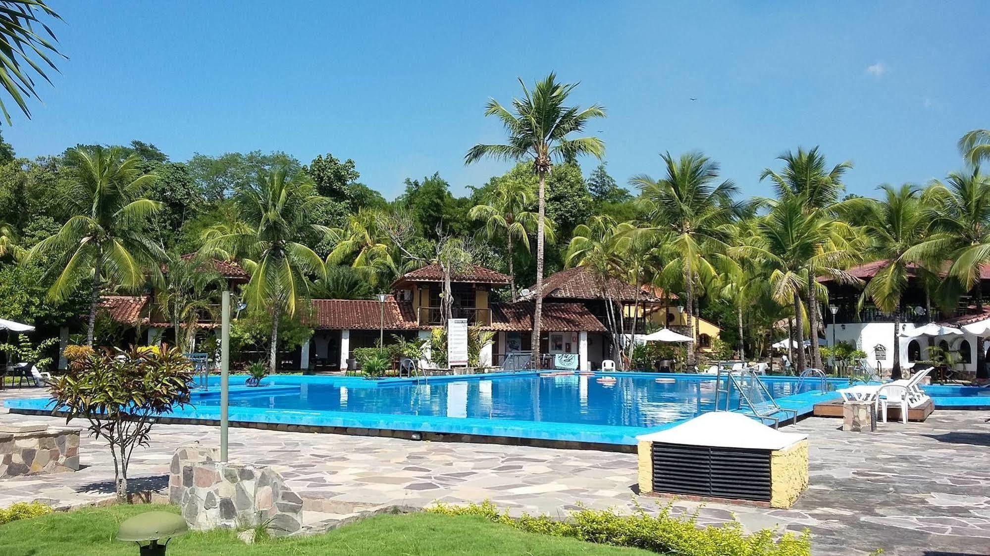 Hotel Puerto Palmeras Tarapoto Resort Exterior photo
