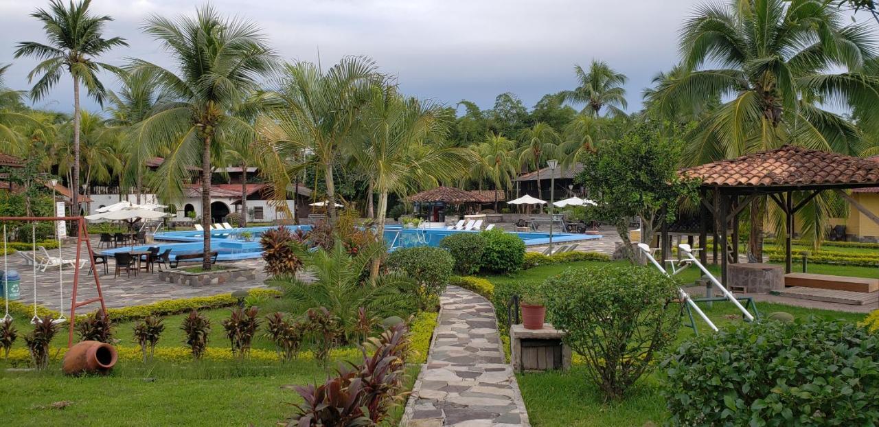 Hotel Puerto Palmeras Tarapoto Resort Exterior photo
